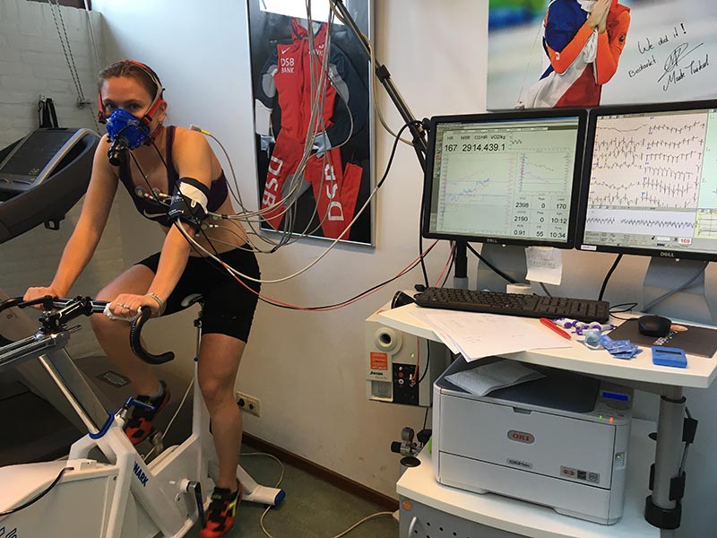 Een inspanningstest met ademanalyse (oxycon) uitgevoerd op de fiets bij SMA Aalsmeer Een inspanningstest met ademanalyse (oxycon) uitgevoerd op de fiets bij SMA Aalsmeer